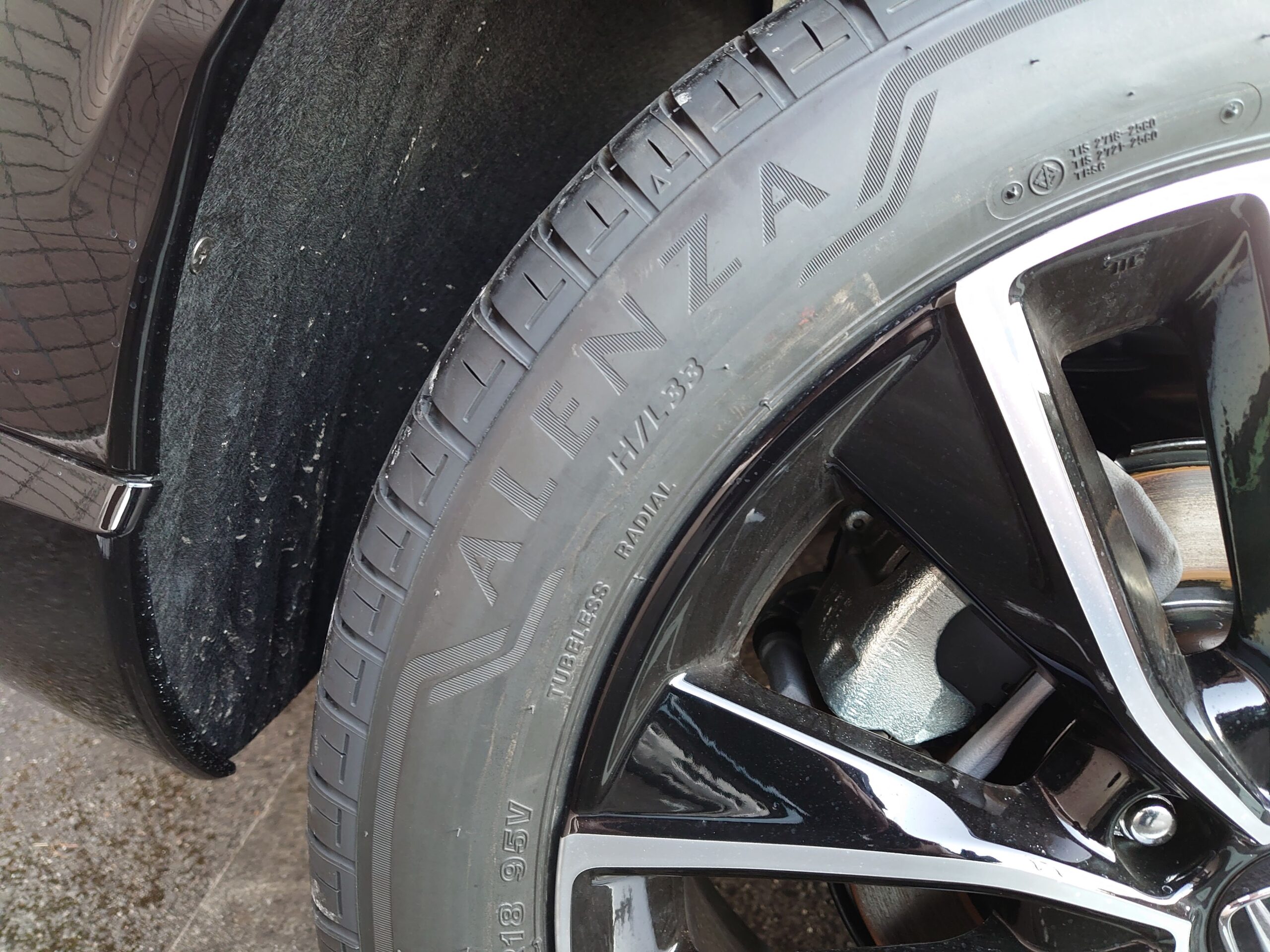新車外し】255/50R18 ブリヂストンALENZAヴェゼル タイヤ 唄う
